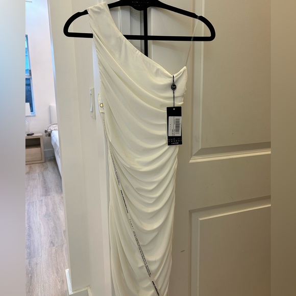 NWT- Club London Off white asymmetry dress size US 2 - Picture 3 of 3